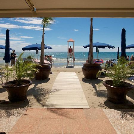 Grand Hotel Mediterranee อาลัสซิโอ ภายนอก รูปภาพ