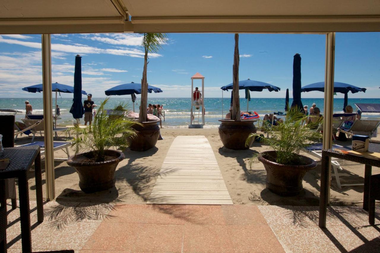 Grand Hotel Mediterranee อาลัสซิโอ ภายนอก รูปภาพ