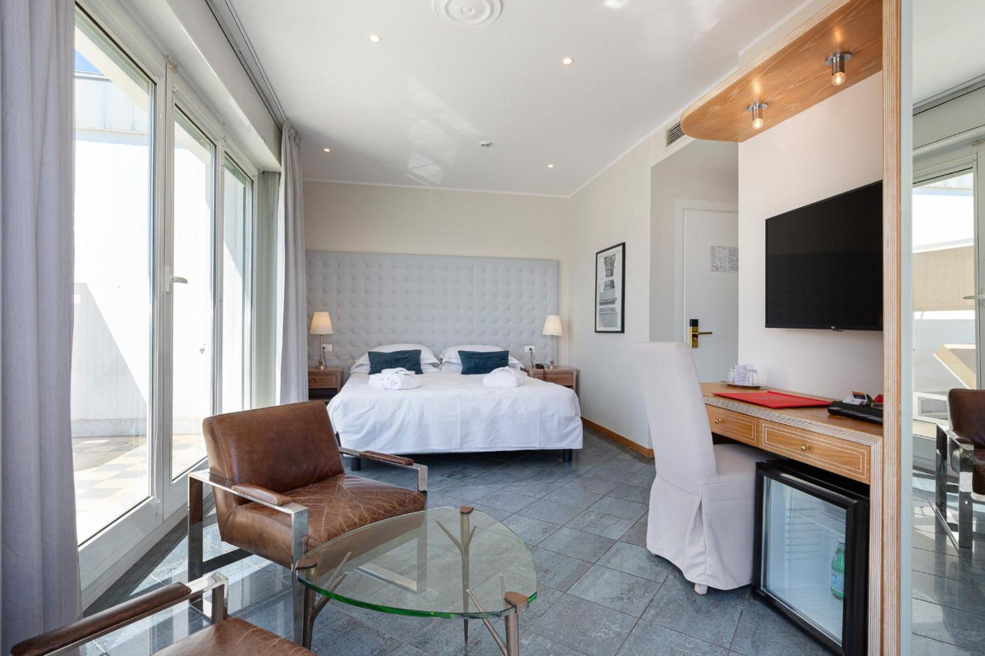 Grand Hotel Mediterranee อาลัสซิโอ ภายนอก รูปภาพ