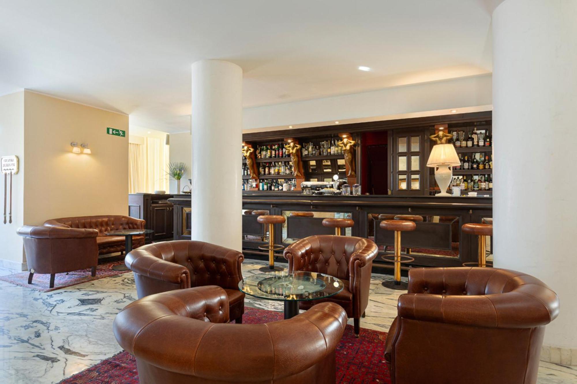 Grand Hotel Mediterranee อาลัสซิโอ ภายนอก รูปภาพ